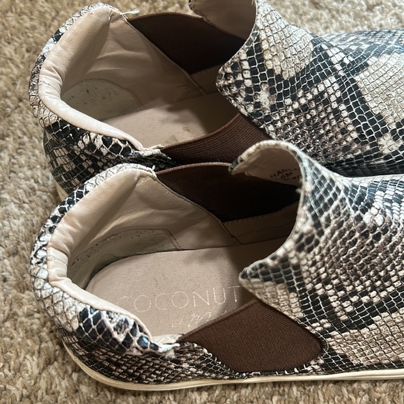 Coconuts by Matisse Snakeskin booties / sneakers - Picture 3 of 5